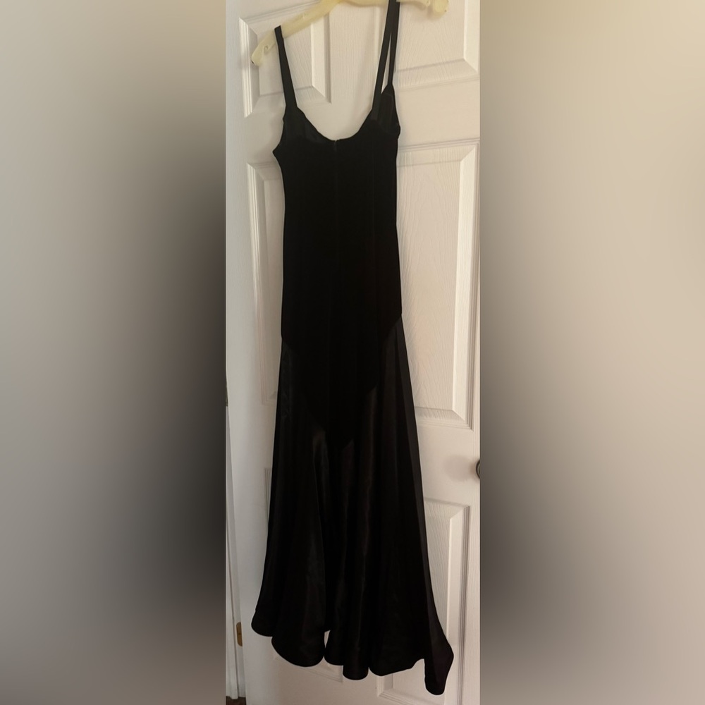 Tadashi Shoji Black Sleeveless Maxi Dress for Cocktail or Black Tie. Size 8 - Picture 2 of 6